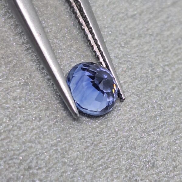 Blue Sapphire Natural 0.69 Cts. | Certified | Shape round - Image 3