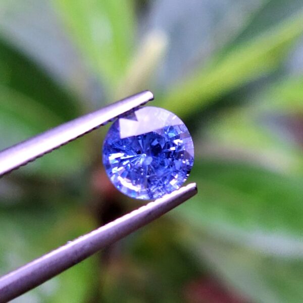 Natural Blue Sapphire | 1.23 Carats | Ceylon | Certified unheated