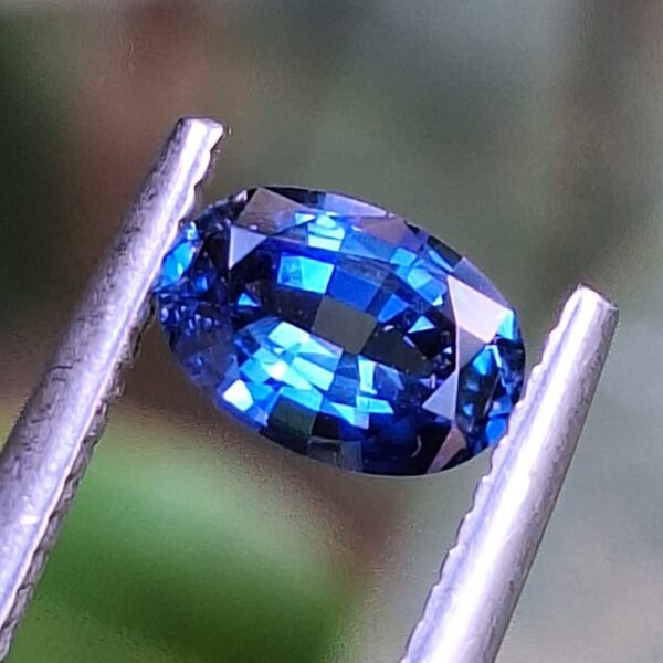 0.45 Cts. Natural Ceylon Royal Blue sapphire - Image 3