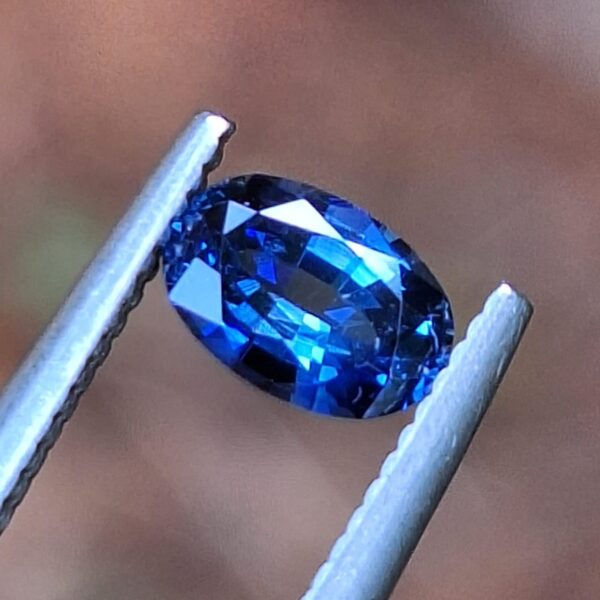 0.45 Cts. Natural Ceylon Royal Blue sapphire - Image 5