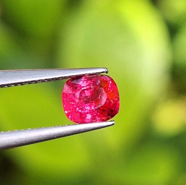 Natural Burma Vivid Pink Spinel - 0.47 ct certified loose Gemstone