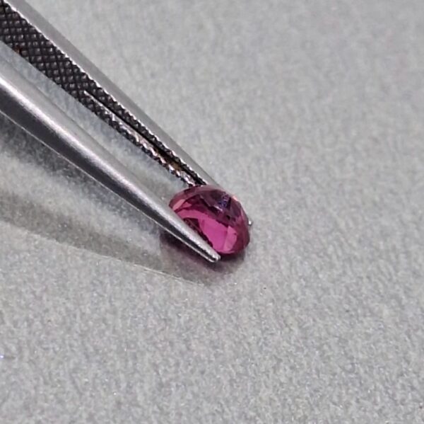 Natural Pink Sapphire 0.40 ct. - Certified - Cut Shape Oval - Image 3