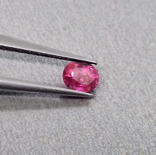 Natural Pink Sapphire 0.40 ct. - Certified - Cut Shape Oval - Image 4