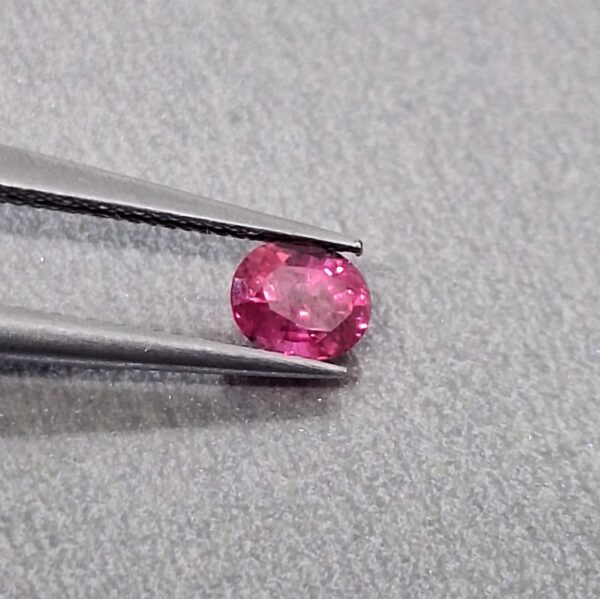 Natural Pink Sapphire 0.40 ct. - Certified - Cut Shape Oval - Image 2