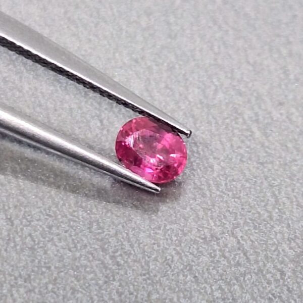 Natural Pink Sapphire 0.40 ct. - Certified - Cut Shape Oval