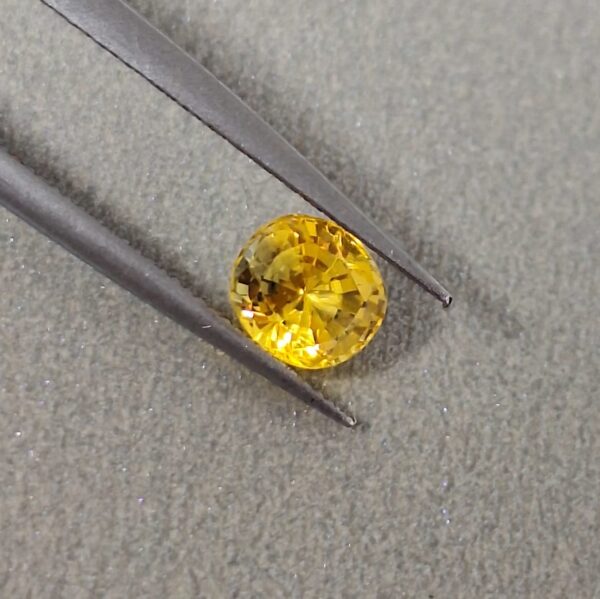 Natural Yellow Sapphire - 1.15 Carats | Ceylon | Certified Untreated - Image 10