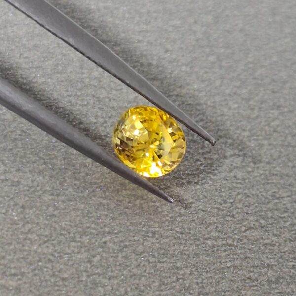 Natural Yellow Sapphire - 1.15 Carats | Ceylon | Certified Untreated - Image 8