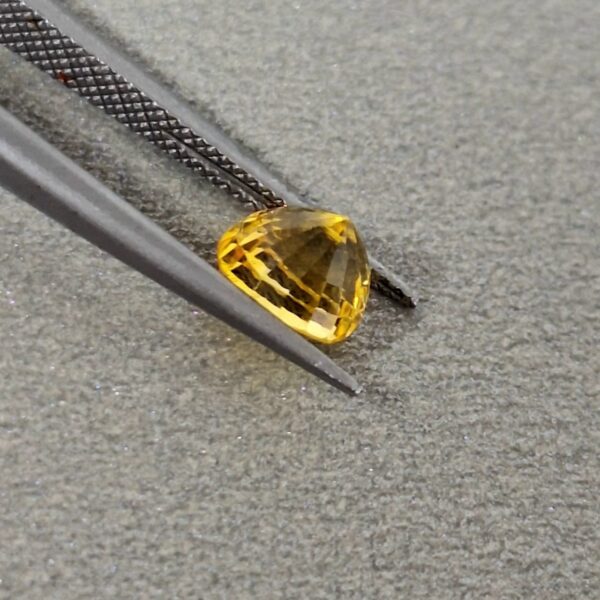 Natural Yellow Sapphire - 1.15 Carats | Ceylon | Certified Untreated - Image 7