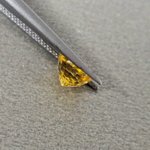 Natural Yellow Sapphire - 1.15 Carats | Ceylon | Certified Untreated - Image 5