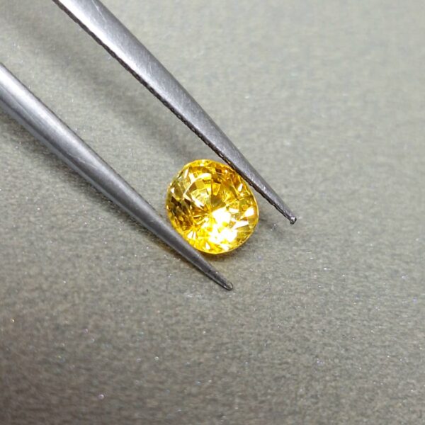 Natural Yellow Sapphire - 1.15 Carats | Ceylon | Certified Untreated - Image 2