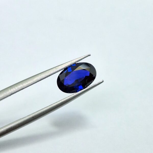 Natural Royal Blue Sapphire - 2.11 Cts. Ceylon Certified Untreated - Image 4