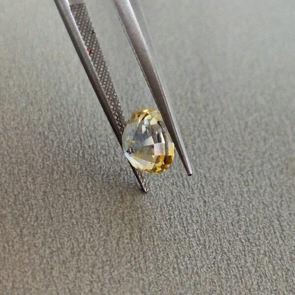 Natural Yellow - Blue Sapphire - 1.87 Carats | Ceylon| Untreated - Image 10