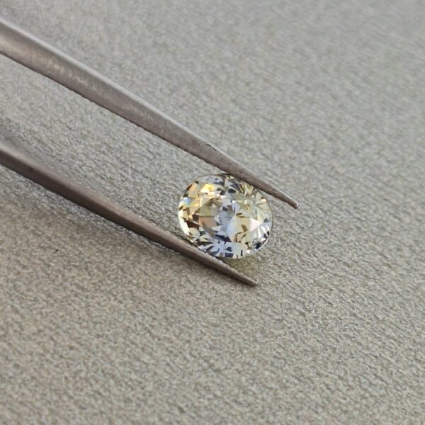 Natural Yellow - Blue Sapphire - 1.87 Carats | Ceylon| Untreated - Image 8