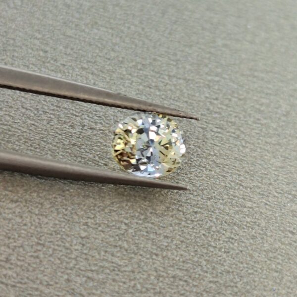 Natural Yellow - Blue Sapphire - 1.87 Carats | Ceylon| Untreated - Image 5