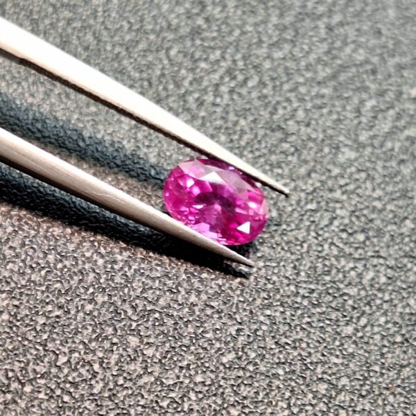 Natural Vivid Pink Sapphire - 1.21 Carats | Ceylon | Untreated - Image 4