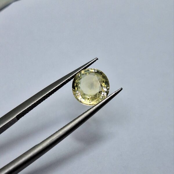 Natural Yellow Sapphire - 2.29 Carats | Ceylon | Certified Untreated - Image 6